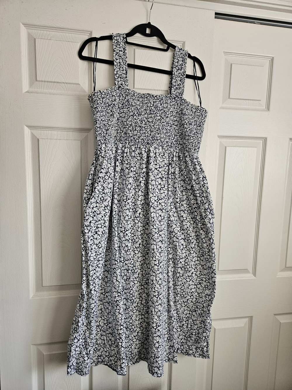 Old Navy, Navy and White Floral Smocked Midi Dress 100% Cotton With Pockets